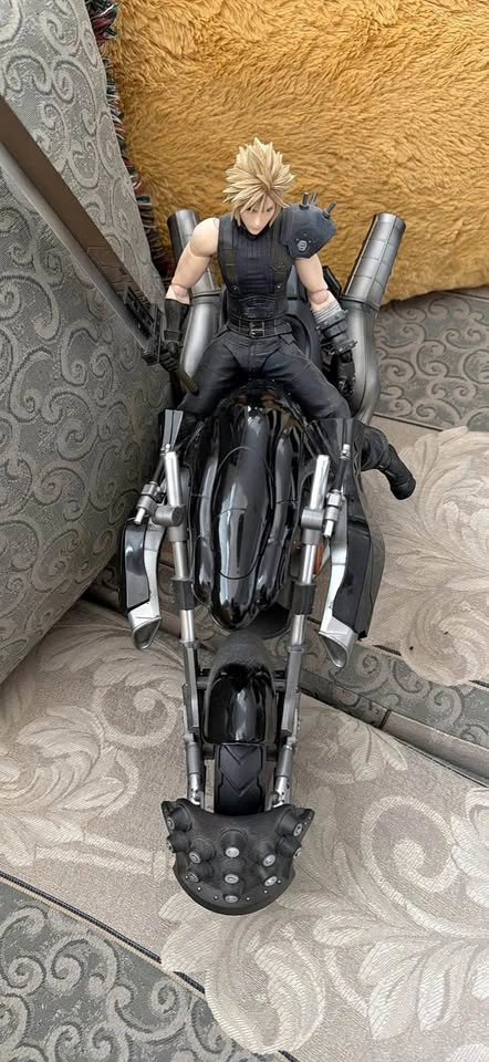 Final Fantasy VII Remake Play Arts Kai Cloud & Hardy-Daytona