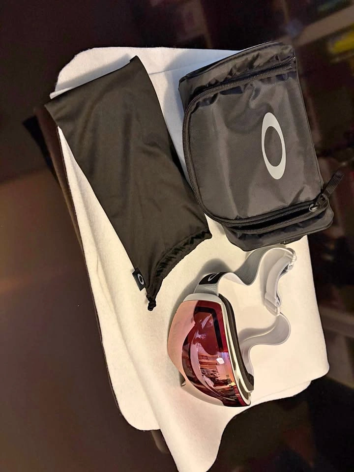 Oakley Ski / Snowboard Goggles – Excellent Condition