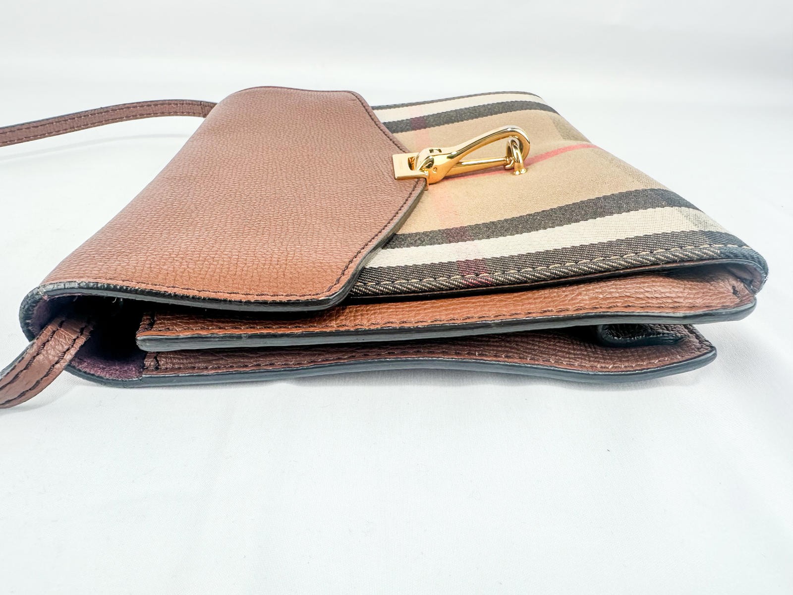 Burberry House Check Macken Bag - photo 5