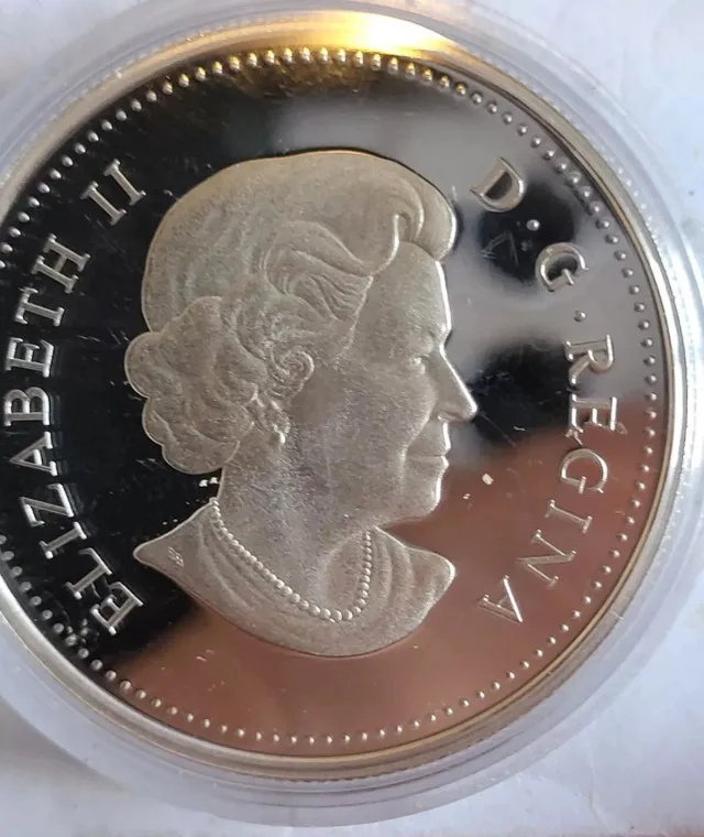 Canada 2010 $8 1 oz. Pure Silver Coin - Maple of Strength image indicator(2)