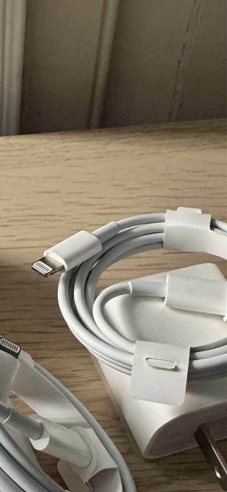 Apple Type C charger w/ lightning cord each set $25 - photo 4