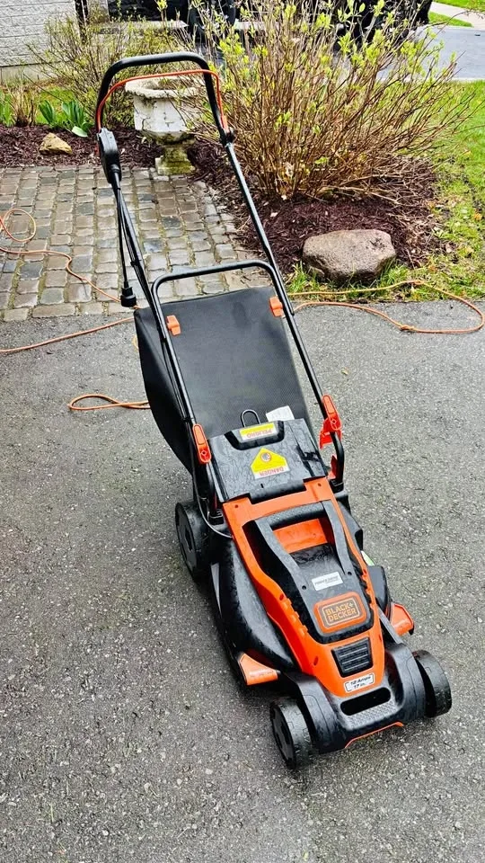 BLACK+DECKER 12A 17-inch Corded Electric Mower