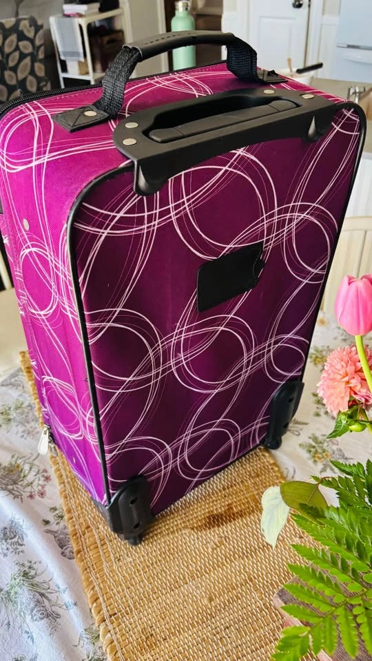 Like new Carry On Bag - photo 3