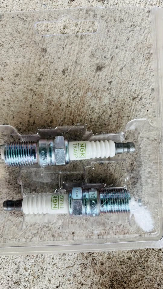 Six brand new platinum spark plugs - photo 3