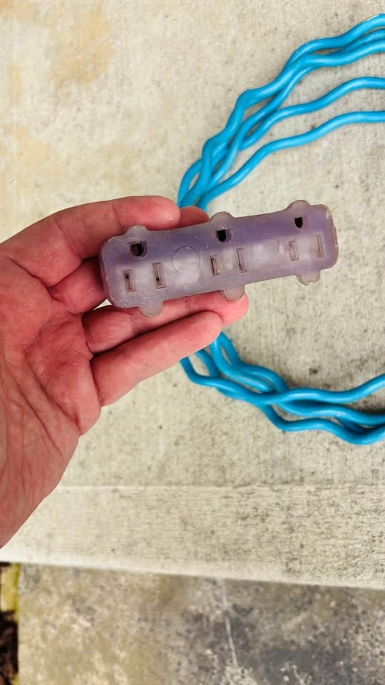 15 ft 16/3 Outdoor Extension Cord with 3 Outlets - photo 2
