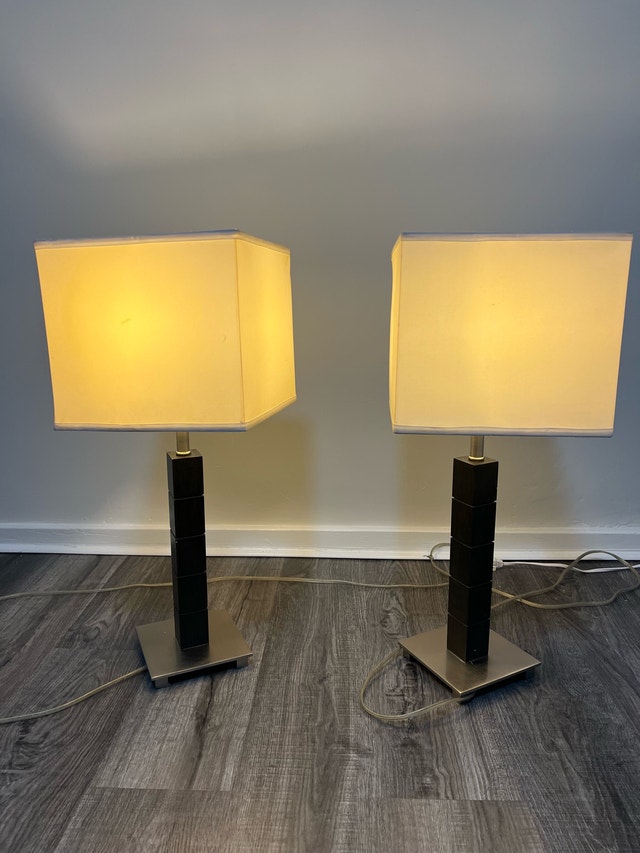 Set of 2 Stylish Table Lamps - Modern Cube Design