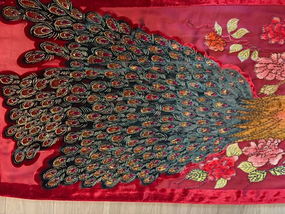 Hand-Beaded Silk & Velvet Peacock Shawl – Never Worn - photo 3