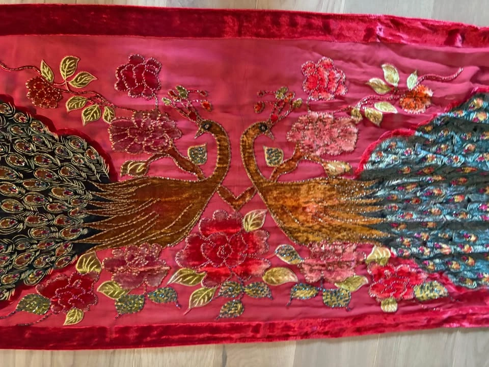 Hand-Beaded Silk & Velvet Peacock Shawl – Never Worn - photo 5