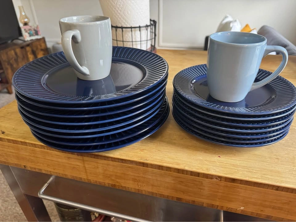 8 Dinner Plates, 8 Half Plates, 2 Mugs - Blue Ceramic - photo 3
