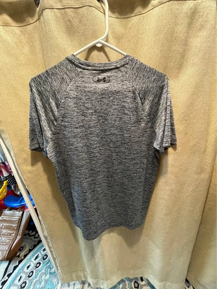 Under Armour Men's Small Shirt - photo 3