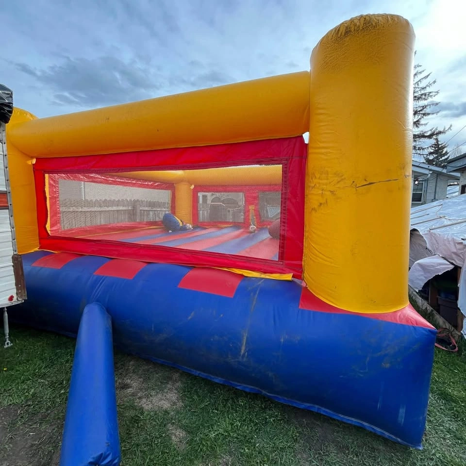 Inflatable boxing ring with oversized boxing gloves - photo 3