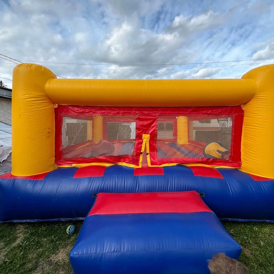 Inflatable boxing ring with oversized boxing gloves - photo 4