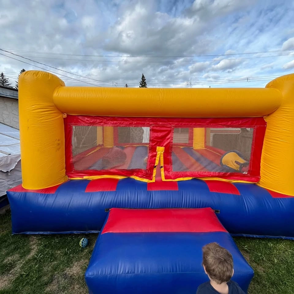 Inflatable boxing ring with oversized boxing gloves - photo 5