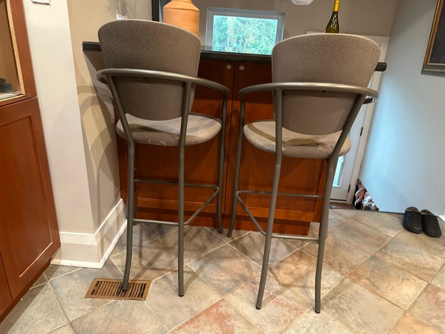 Two Amisco Bar Stools - Excellent Condition - photo 2