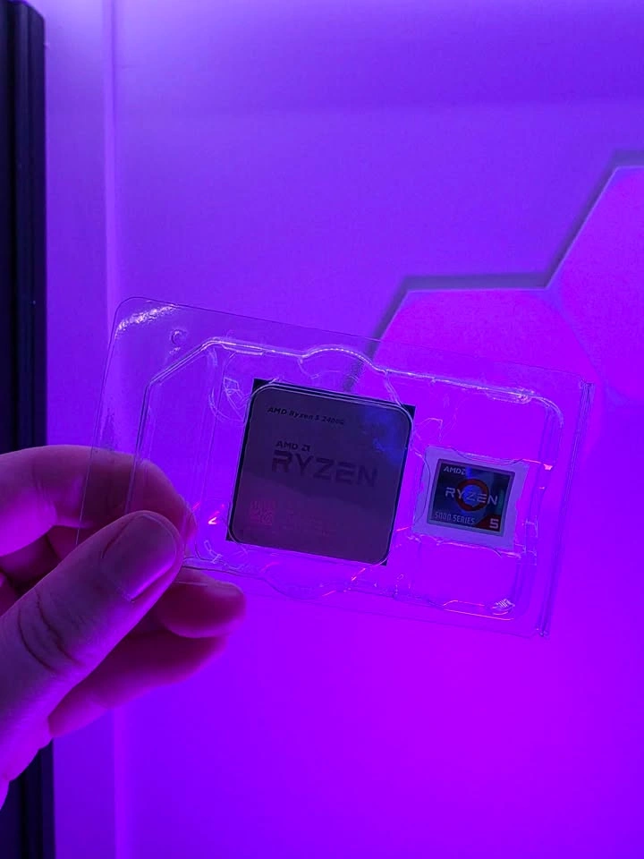 AMD Ryzen 5 2400G (Integrated Graphics) + Wraith Prism Cooler - photo 2