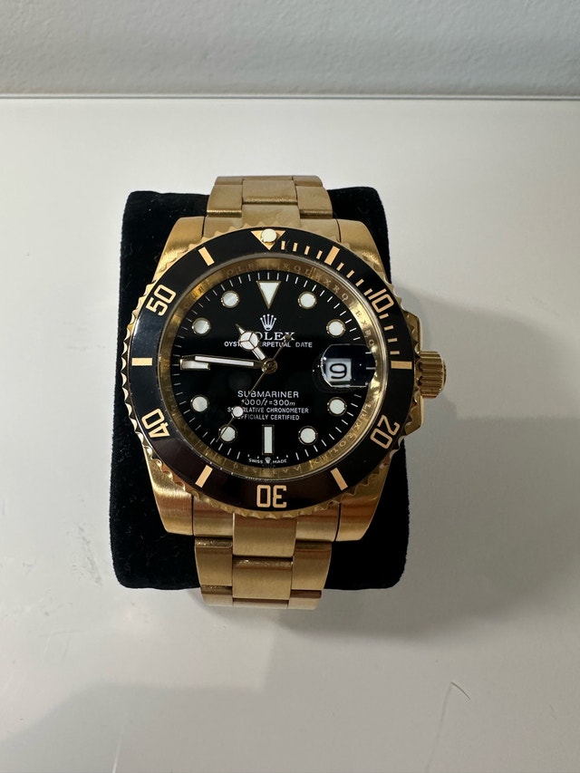 Gold and Black Men’s Sub Watch