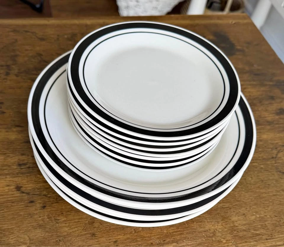 American Atelier 5267 Stoneware Plate Set