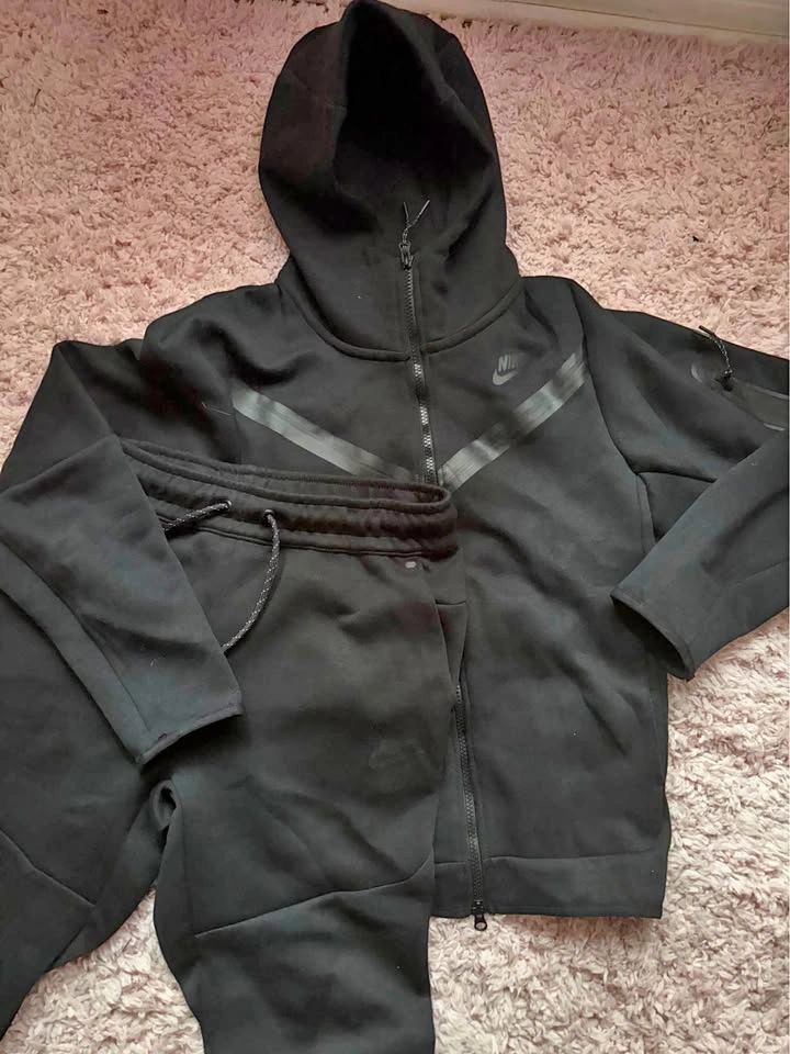 Black Nike Tech for Youth Size M
