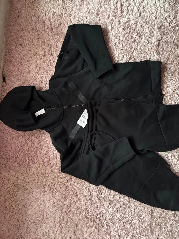 Black Nike Tech for Youth Size M - photo 3