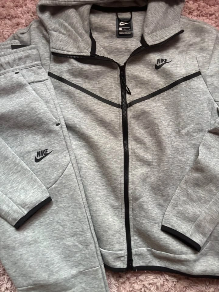 Gray Nike Tech Youth Size M - photo 3