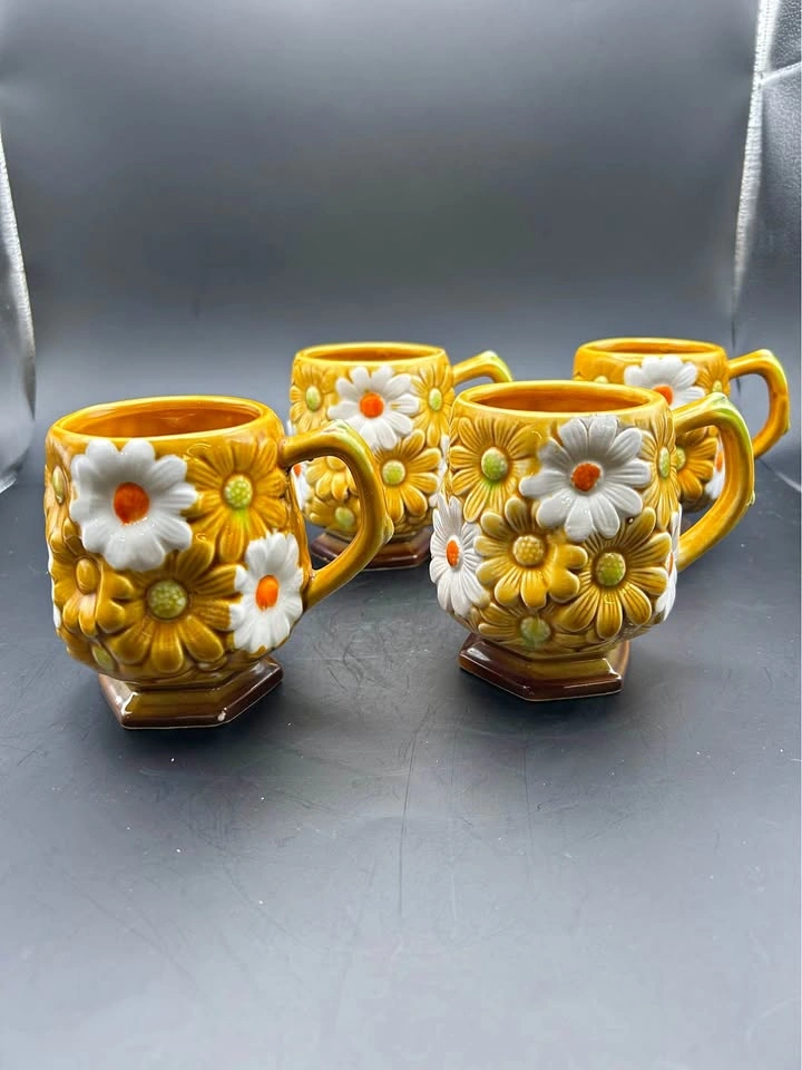 Vintage Fred Roberts coffee mug set