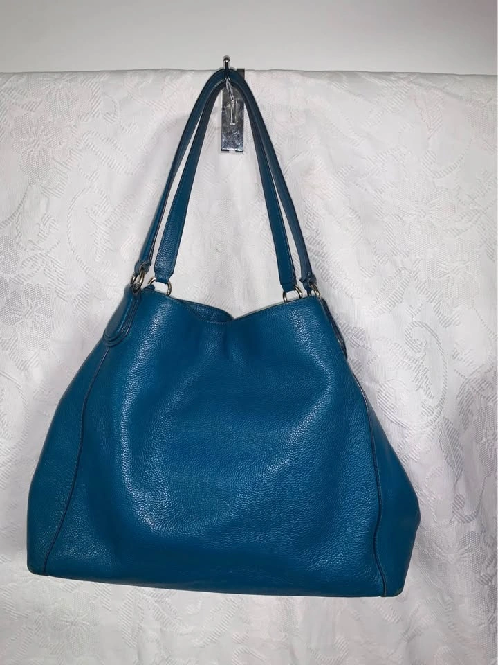 Peacock blue leather shoulder bag - photo 2