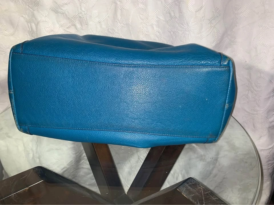 Peacock blue leather shoulder bag - photo 3