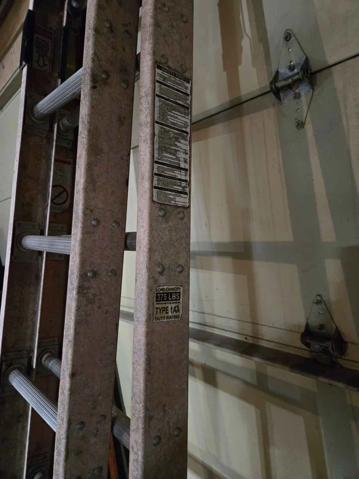 Werner Fiberglass 20 ft Commercial Ladder - photo 3