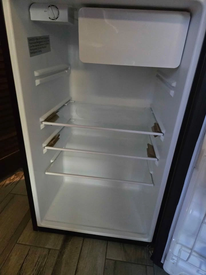 4.4 Cubic Feet Minifridge - photo 2
