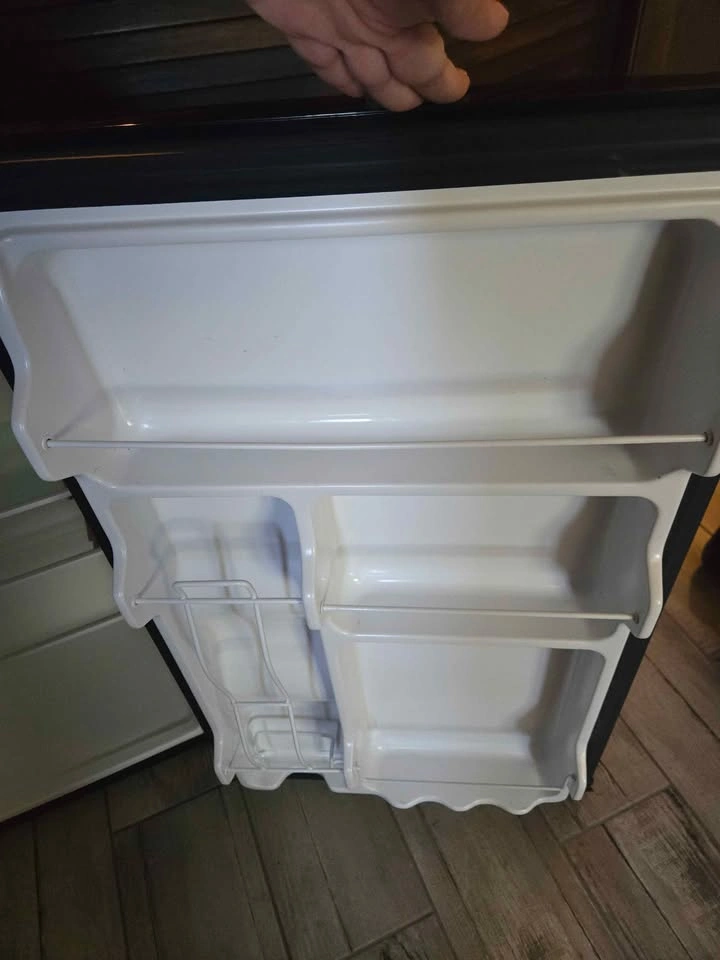 4.4 Cubic Feet Minifridge - photo 3