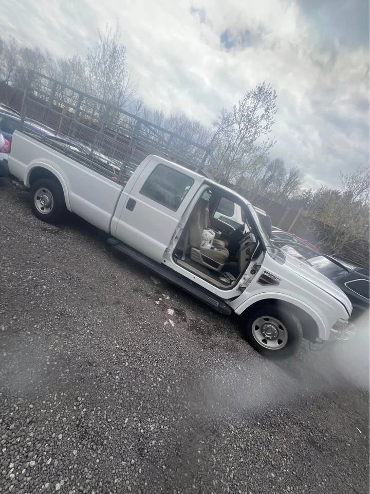 2008-2010 White Ford F-250 Super Duty Truck - photo 3