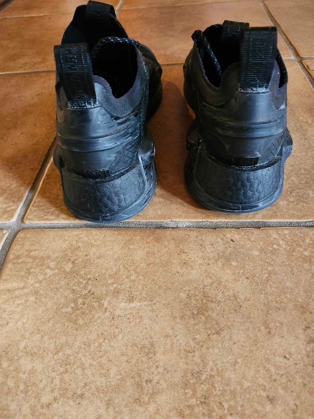 Adidas Athletic shoes Size 10 - photo 3