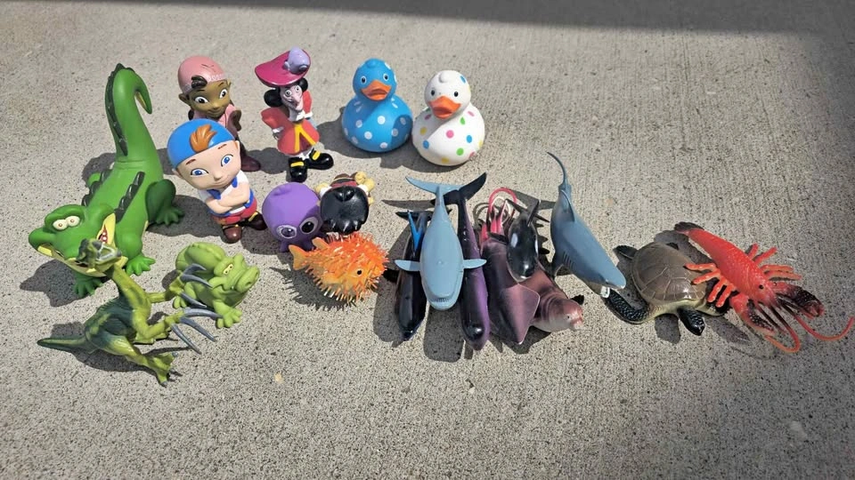 Jake and the Never Land Pirates & Sea Animal Bath Toys