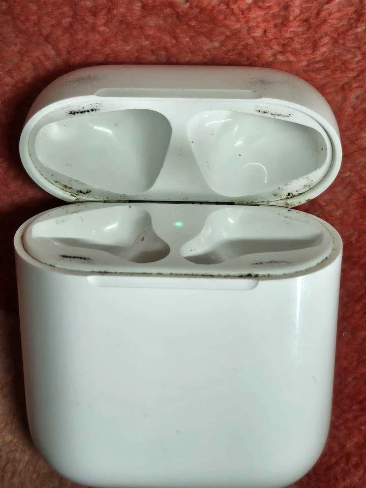 1st Gen AirPods Lightning Charging Case - King George Pickup