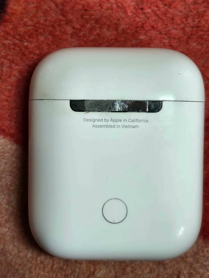 1st Gen AirPods Lightning Charging Case - King George Pickup - photo 2