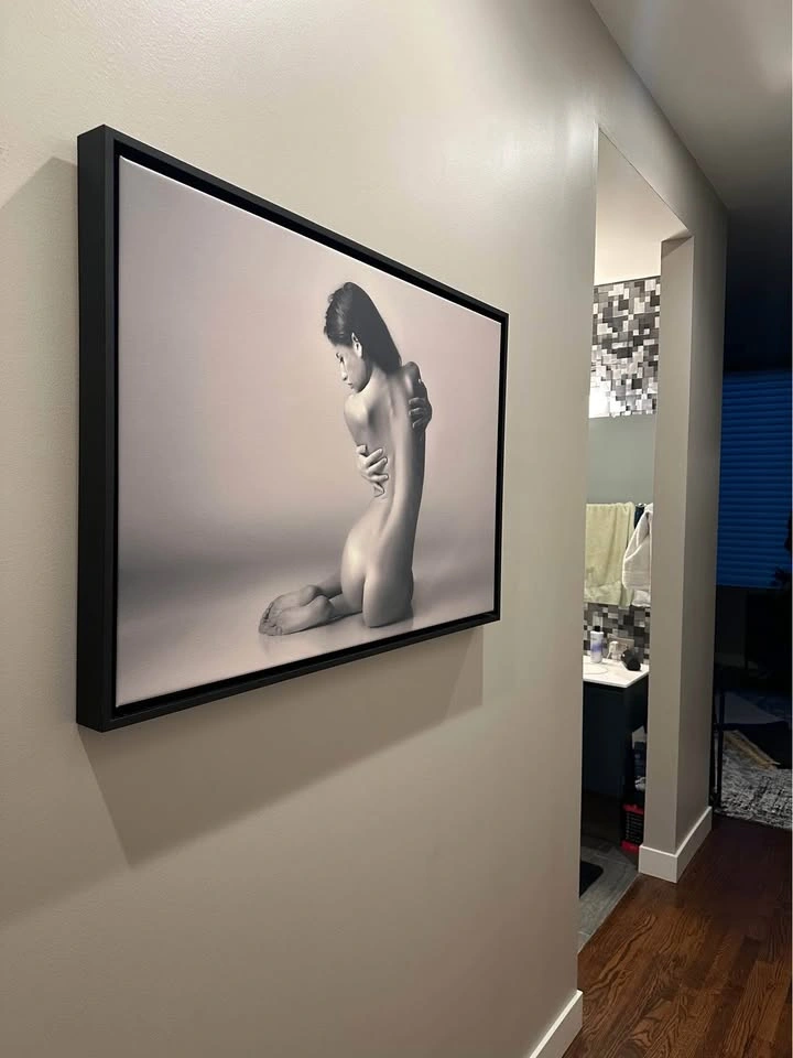 Framed canvas painting of lady - photo 2