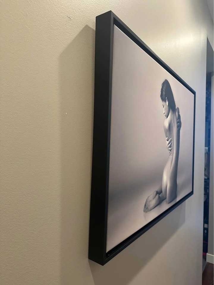 Framed canvas painting of lady - photo 3