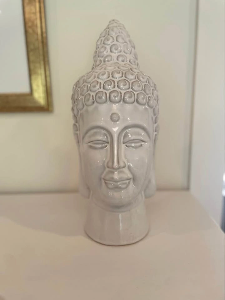 Buddha head statue - photo 2