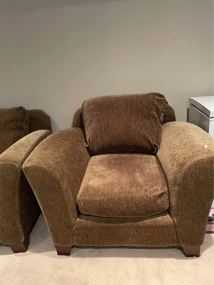 Free couches - photo 2
