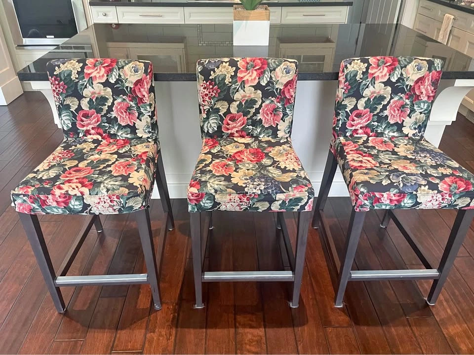 3 Barstools