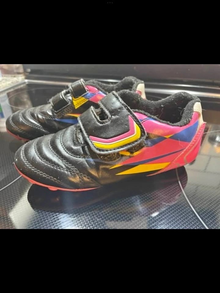 Soccer shoes T12