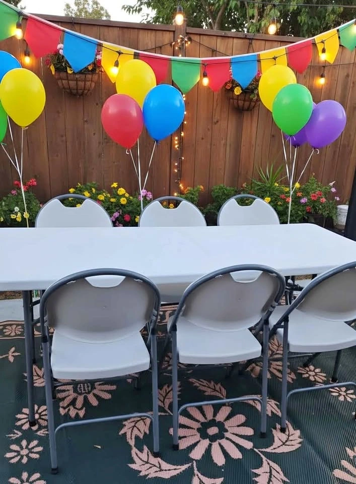 Start-up Promo 📣 Chairs and Tables for rent