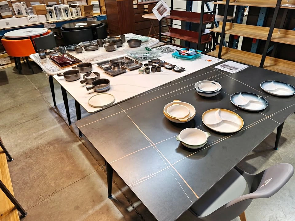 Posting #C2113 LDF024 - Contemporary Dining Table