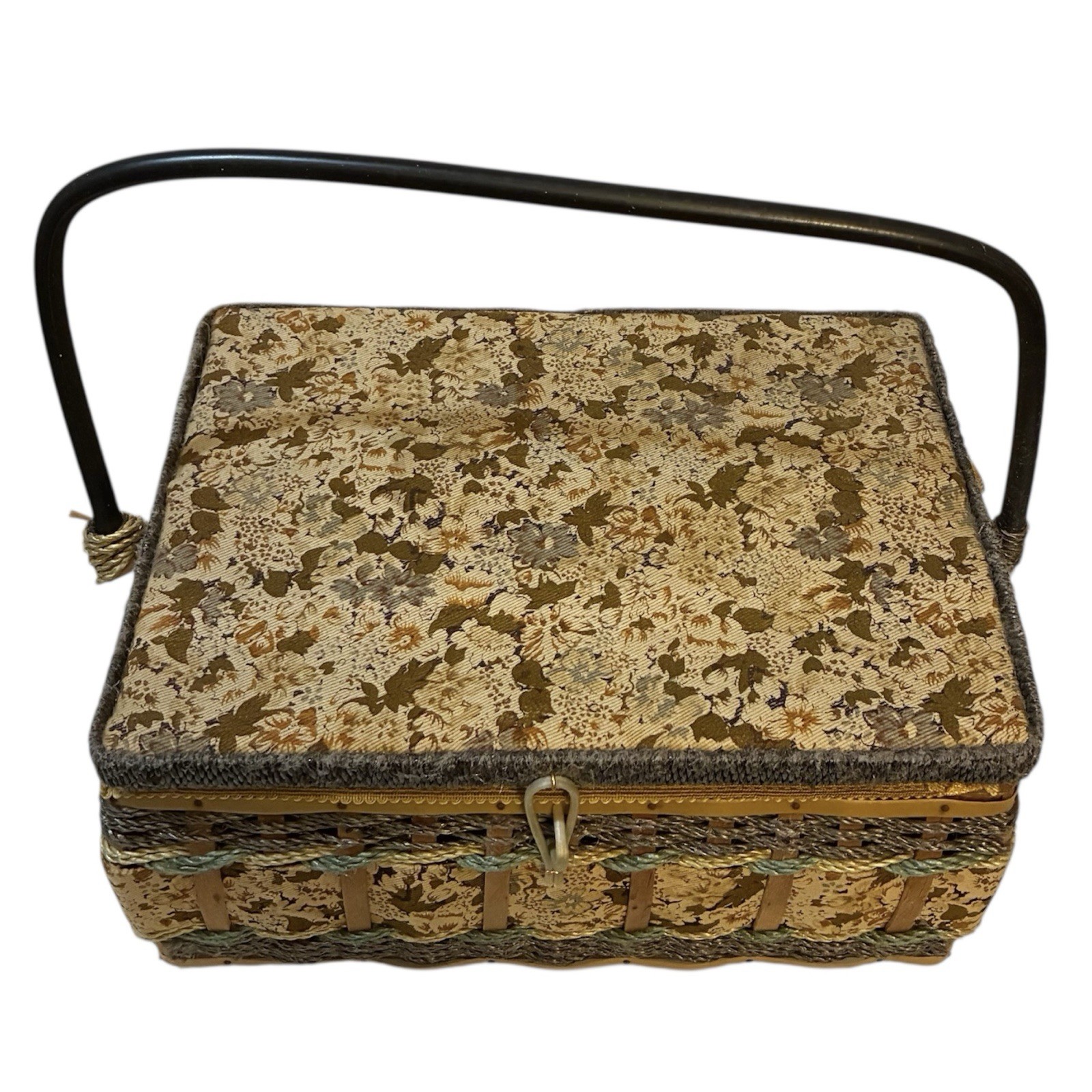 Vintage Sewing Kit Basket with Supplies - photo 3