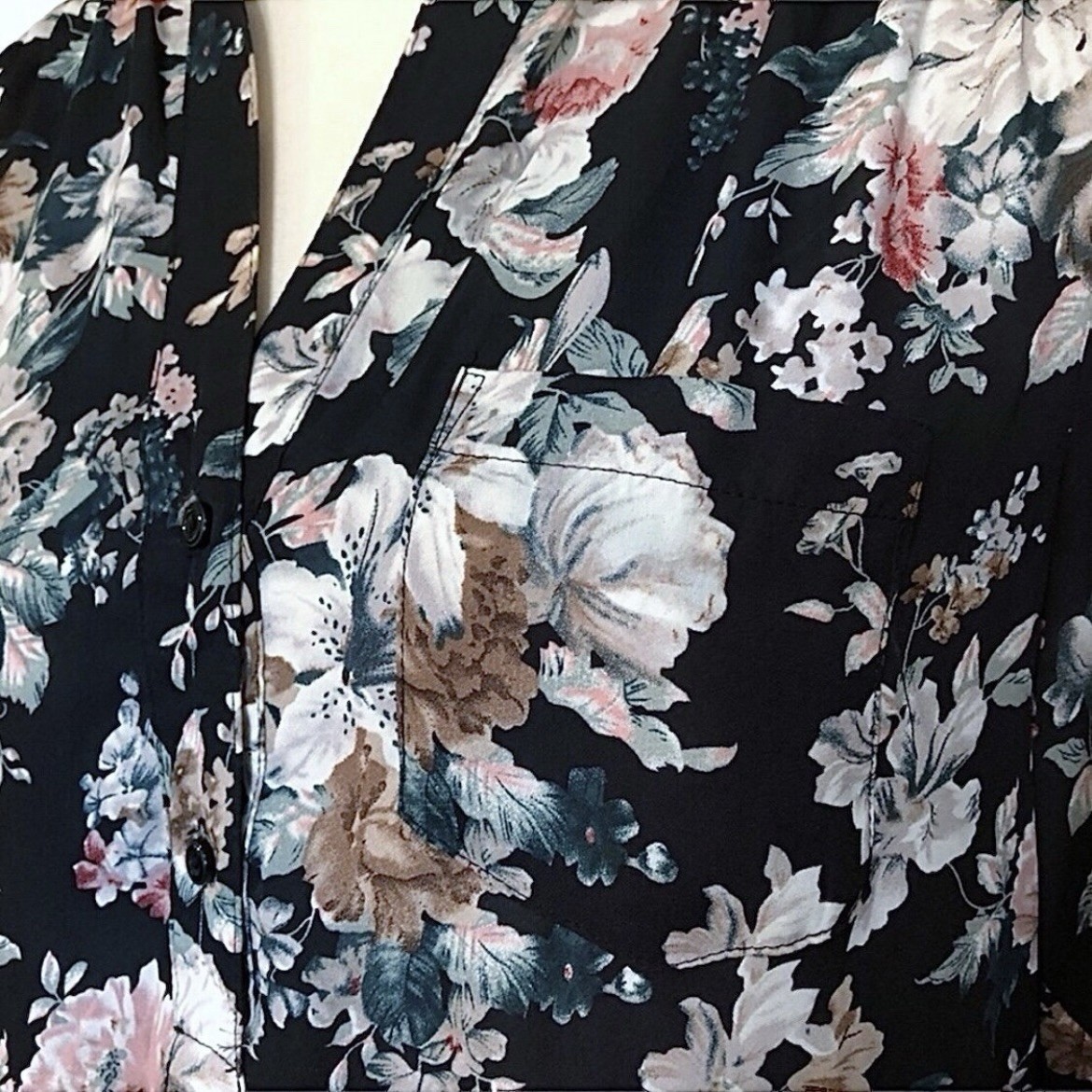 Fun 2 Fun Black Floral V-neck Tunic Top - Size M - photo 3
