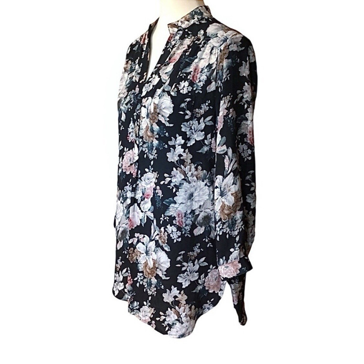 Fun 2 Fun Black Floral V-neck Tunic Top - Size M - photo 4