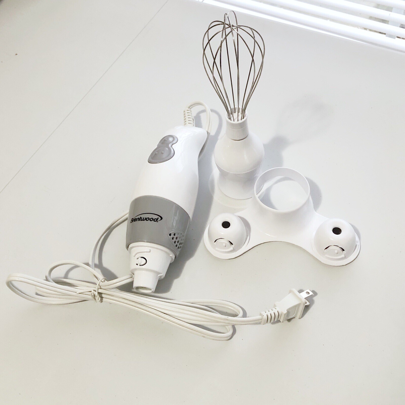 Brentwood HB-38W 2-Speed Hand Blender & Whisk - photo 4