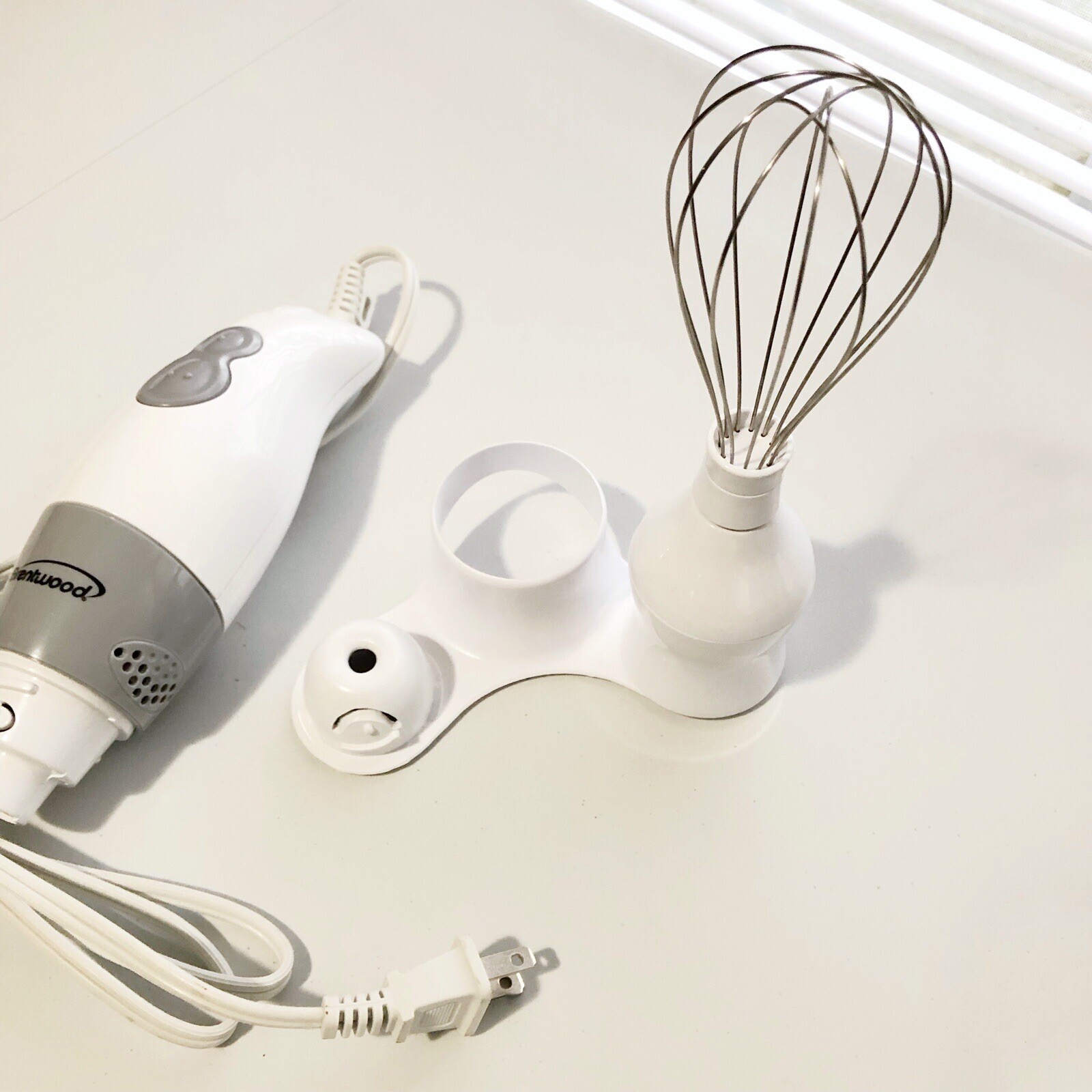 Brentwood HB-38W 2-Speed Hand Blender & Whisk - photo 5