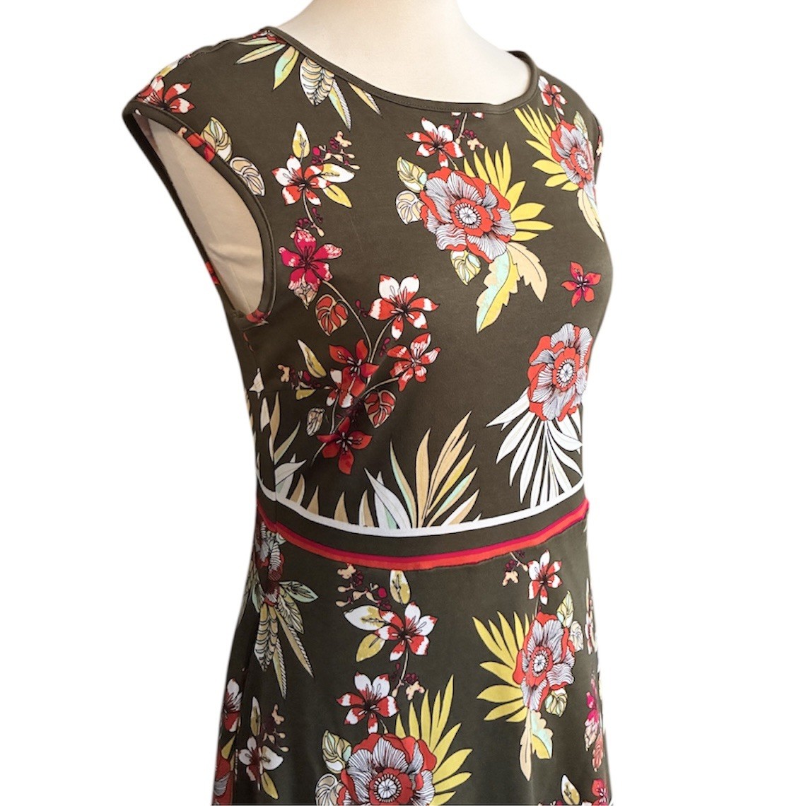 New York & Company Fit and Flare Dress S Green Floral - photo 4