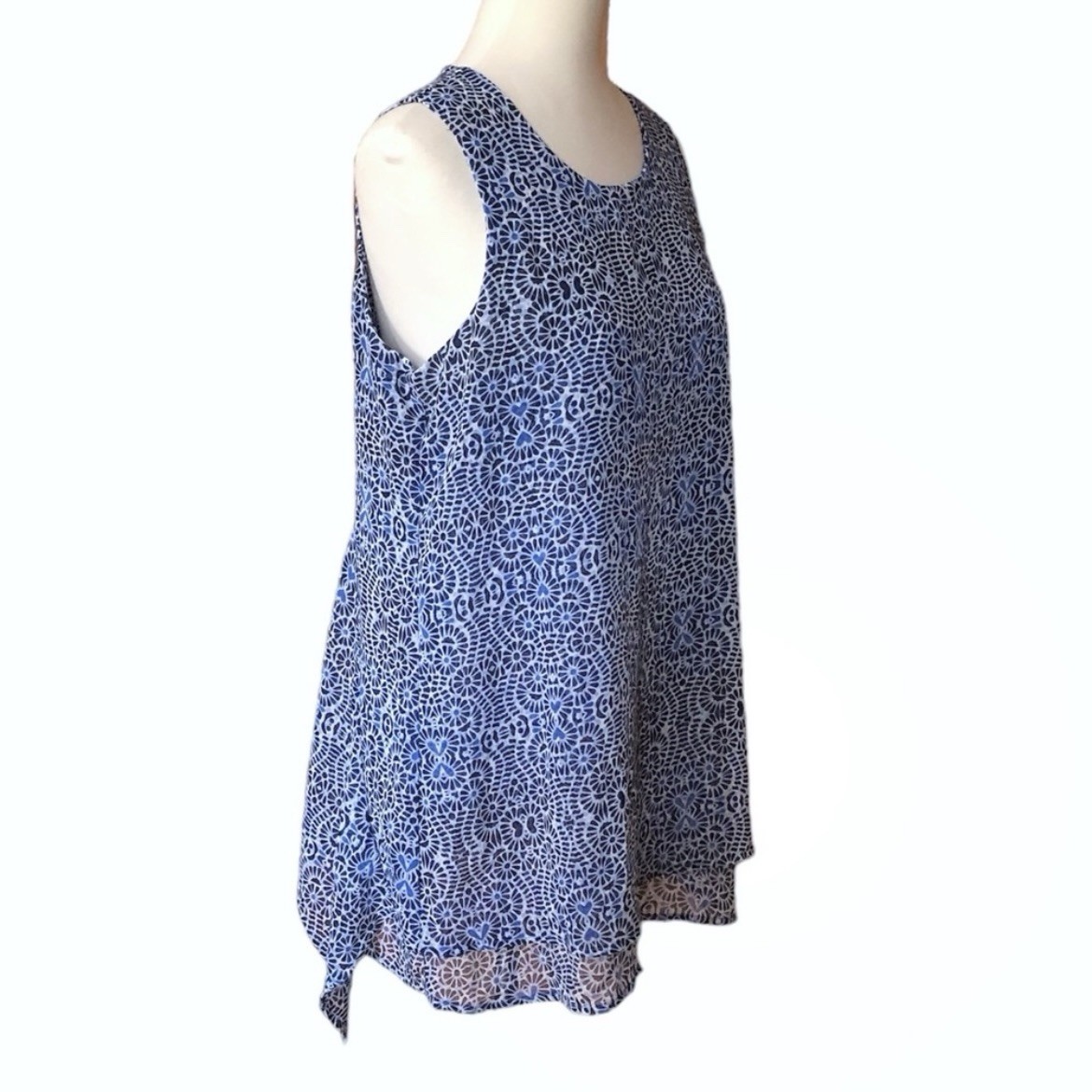 Fever Women’s Sleeveless Blouse Blue Mosaic Flower Print Medium - photo 3